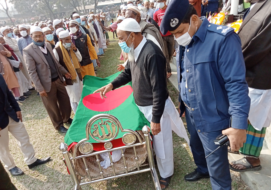 মুক্তাগাছায় ভাষাসৈনিক শহীদুল্লাহ’র জানাযায় মানুষের ঢল- রাষ্ট্রীয় মর্যাদায় দাফন